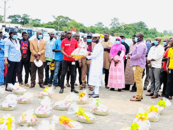La GESTOCI offre des kits alimentaires à ses clients de l’hinterland pour le jeûne du Ramadan